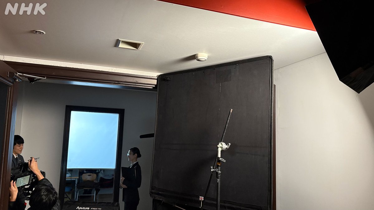 #テミスの不確かな法廷
とっておき裏話

第5話で少女がいなくなったと伝えるシーン。安堂・津村にはオレンジのライト、落合には青いライトをあて、照明でも落合のドライさを際立たせていました。

そのシーンをNHKオンデマンドで見る
nhk-ondemand.jp/goods/G2026154…

#松山ケンイチ
#恒松祐里
#市川実日子