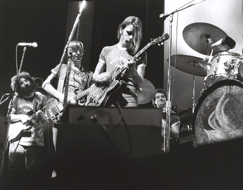You know our love will not fade away. Happy Valentine’s Day 🌹

📸 <a href="/GratefulDead/">Grateful Dead</a> | Fillmore East – New York, NY | February 14th, 1970 | Ira Zadikow