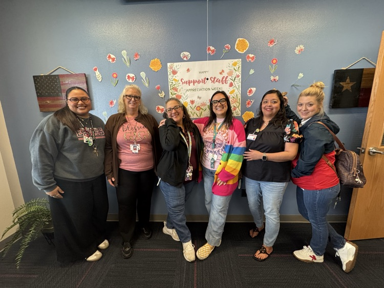 VMHSEagles's tweet photo. 🌸🌼🪻This week we celebrated our AMAZING support staff! The dedication they put into our everyday operations and the love and support they show our students and staff is immense. We could not do it without them. Thank you to all of our Support Staff, we appreciate you!🪻🌼🌸 https://t.co/QDEBU0qMbA
