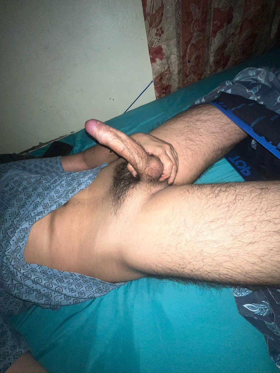 L3wvs's tweet photo. No se puede dormir así, por qué no vienes a chuparla hasta dejarme seco? 🥵 https://t.co/GcI5fGnTfk