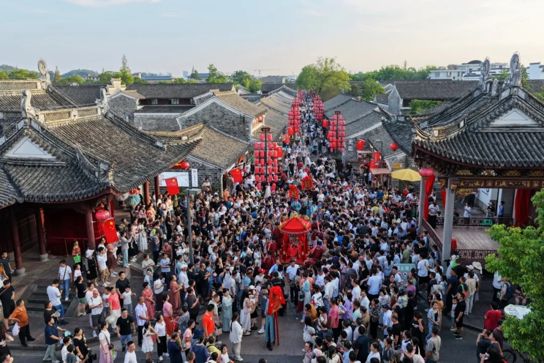 Spring Festival is here! We’re launching the Visit Ningbo for the Chinese New Year series, featuring 10 key events, 100 premium performances and exhibitions, and nearly 1,000 Spring Festival activities for everyone to enjoy together.
#VisitNingboForChineseNewYear