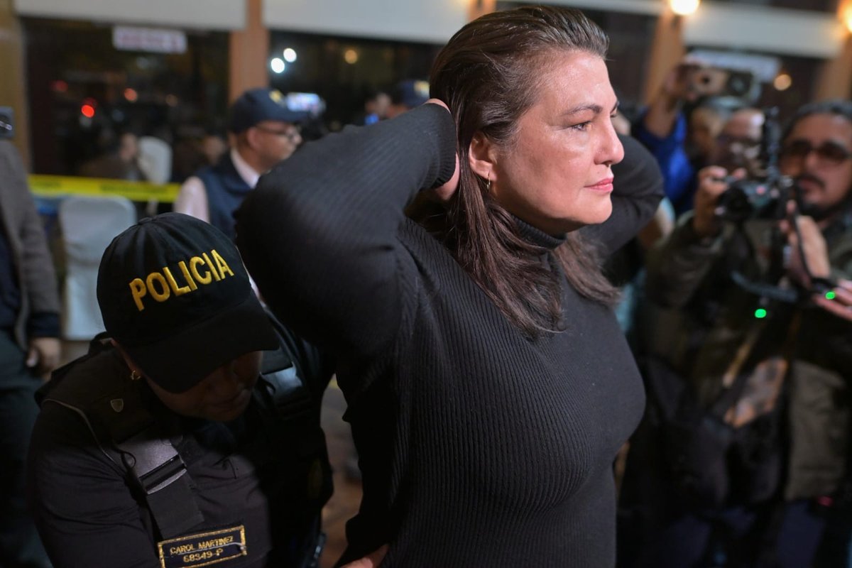 La fiscal Leonor Morales del Ministerio Público (MP) debe ser sancionada de inmediato por el Tribunal de Honor del #CANG ante la falta de respeto a la presidenta del Colegio de Abogados, Patricia Gámez, pretendiendo el secuestro de su celular y al registro público #Elecciones2026