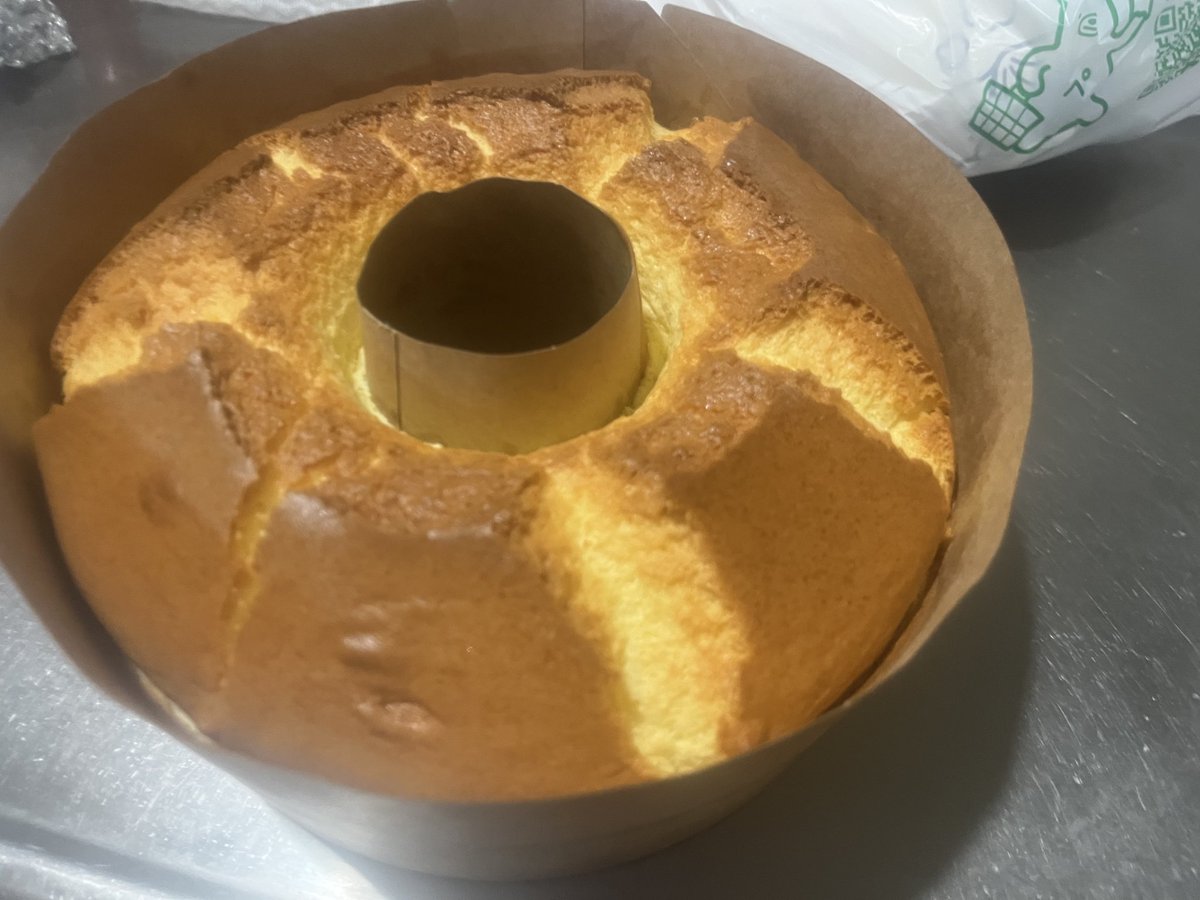 バレンタイン近いからね、深夜にシフォンケーキを食べたけど私は正しいと思う