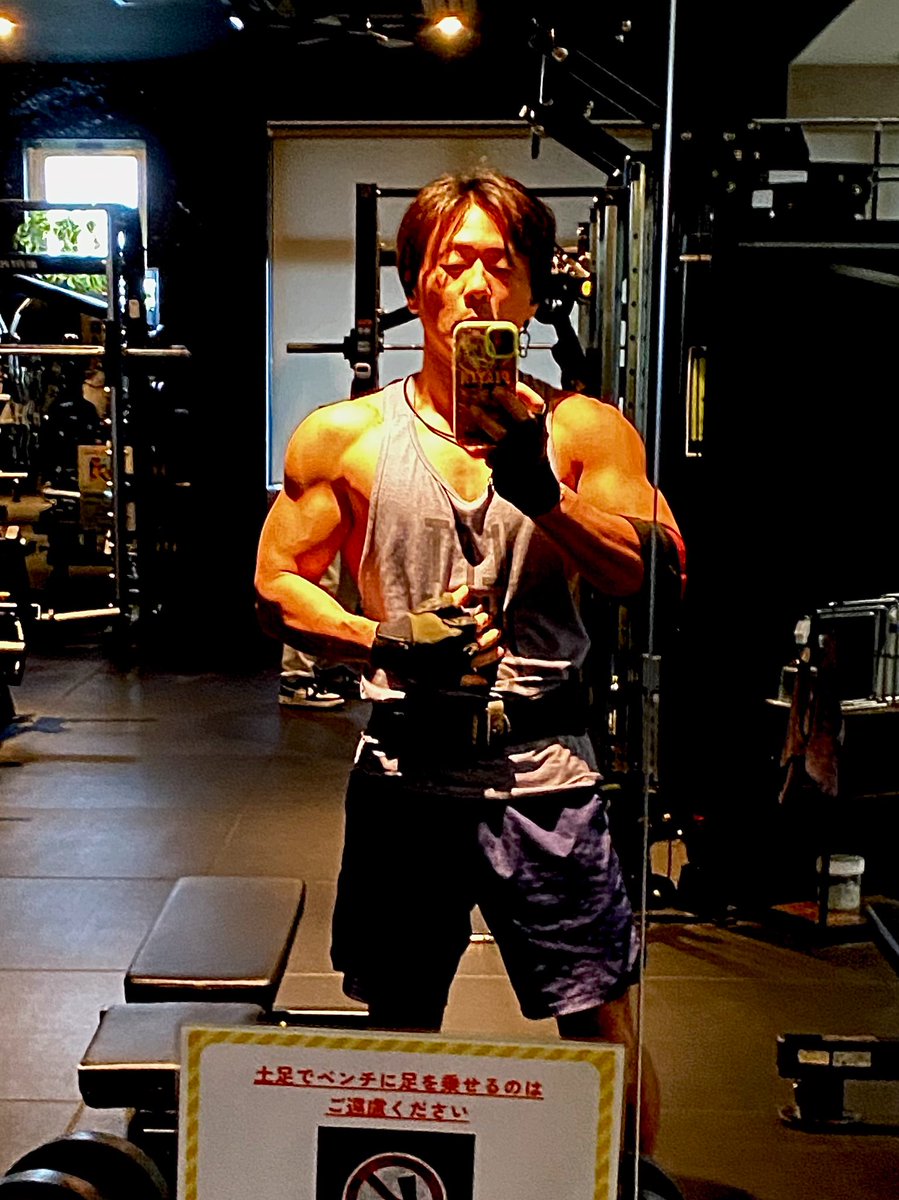 胸肩

今日乗り越えれば週末〜🔥
2月も半分過ぎ去る〜早いな〜🌀

#筋トレ #トレーニング #筋トレ垢さんと繋がりたい #筋トレ垢と繋がりたい #筋トレ男子 #筋トレ好きと繋がりたい #筋トレ好きな人と繋がりたい #fitplace #津田沼