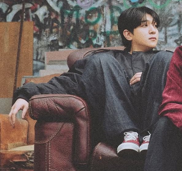 구석에 꾸겨져잇는거 왤케 허두승나지 꾸긴다고 꾸겨질 몸이 아닌데 야무지게 말아넣어둠 아