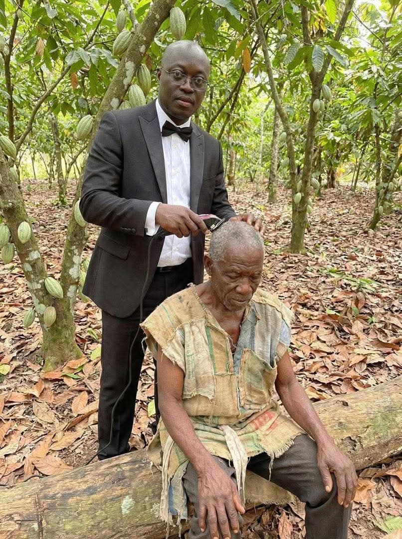 Ato Forson delivers a haircut on Cocoa Farmers.

#ScamGovernment
#NDCIsAScam
<a href="/Gen_Buhari_/">Gen. Buhari</a> <a href="/DashelleAdu/">Ms.NPP</a> <a href="/_i_am_Curtis/">CURTIS A. OWUSU</a> <a href="/MrIrish3/">Mr Irish</a> <a href="/AfiaDimple_/">Afia Dimple🦋</a> <a href="/LetsTalkPts/">Let's Talk Patriots 🐘🇳🇱</a> <a href="/Webcyte22/">WebcyteSammy</a> <a href="/WilliamFrimpo13/">William Frimpong🇬🇭</a> <a href="/wofa_cle/">Wofa Cle</a> <a href="/360_ndc/">NDC 360💚</a> <a href="/Cassielforson/">Cassiel Ato Forson (PhD)</a> <a href="/tetteh_ray14241/">Ray Tetteh</a>