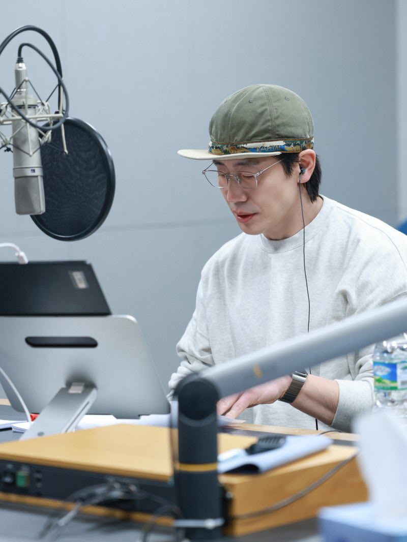 호두 블로그에 신하균 내레이션 녹음 비하인드컷 올라옴🥹🥹