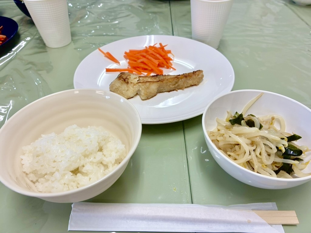 PractLabo's tweet photo. 【ブログ更新🍅】
1月の料理プログラムは、新年らしいメニューやリクエストメニューに挑戦しながら、みんなで楽しく調理を行いました👩‍🍳

��ログラムの様子はこちら👇
https://t.co/mGzbOpBvuR

#生活訓練 #プラクトラボ https://t.co/qYEs9YOs0x