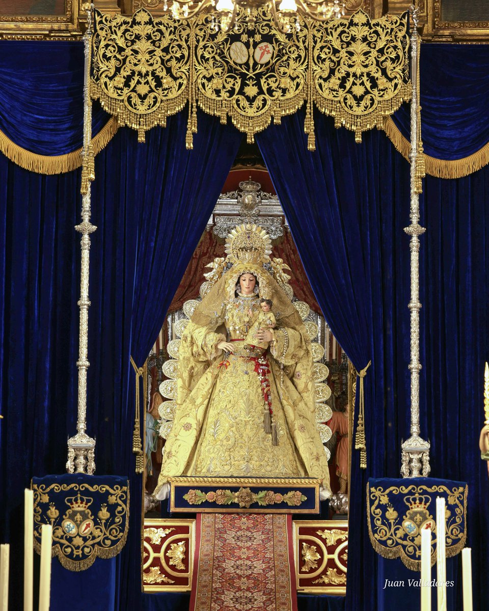 La Santísima Virgen de Belén Coronada ya aguarda en el camarín vestida para su Besamamos, que D.M. comenzará con el rezo de la Sabatina, Santa Misa y descenso de su camarín mañana sábado 14 de febrero a las 18.30h.

"Aquí estamos a tus plantas, Virgen Santa de Belén"