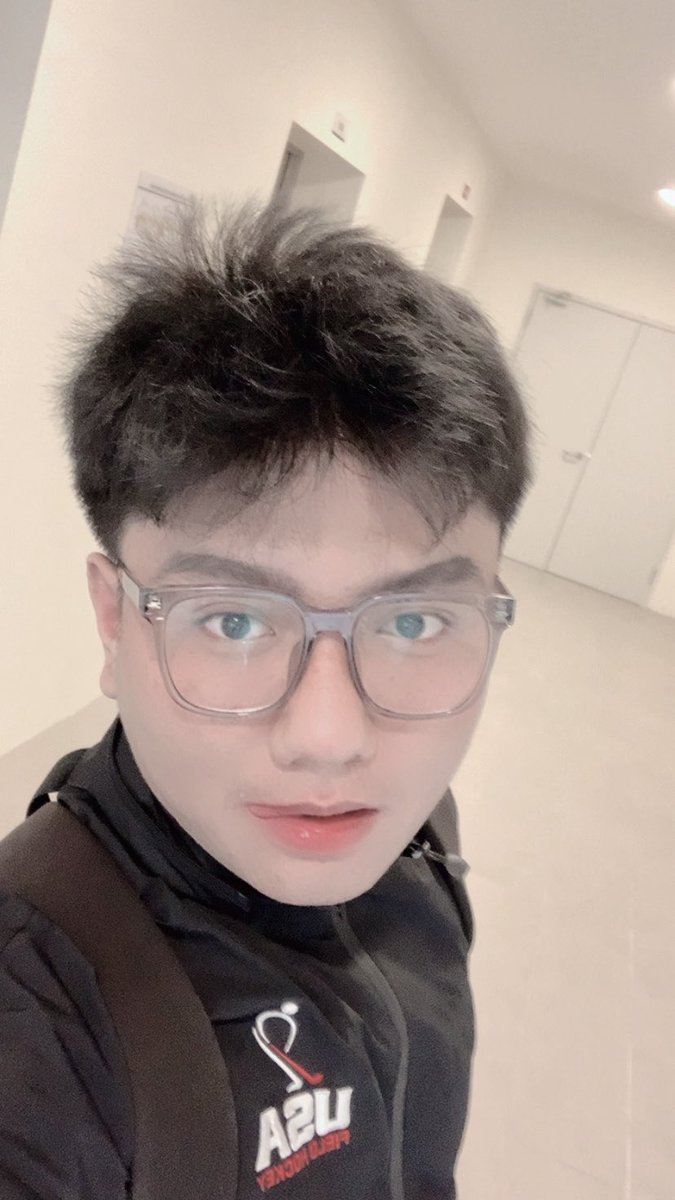 Alieque02's tweet photo. Lambat pergi work 😭 but still got time to take pics 😁 https://t.co/l64aymayVo