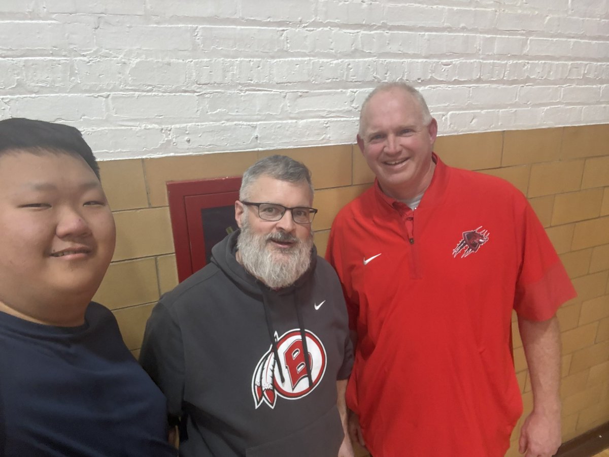 curtishoops3's tweet photo. Big thanks to Tom OβShea(AD) for taking great care of me at Bremen vs TF South boys π game at Bremen tonight! Also, fantastic seeing TF South AD Marc Brewe! Great friends and see you soon!! #GoBraves #SSCpride @AthleticsBremen @TFSo_Athletics @VincentDJohnson https://t.co/DACOwdhD02