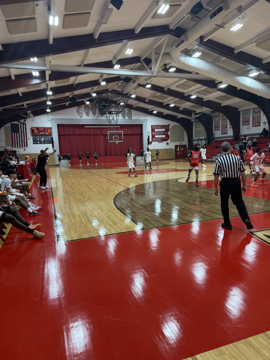 curtishoops3's tweet photo. Big thanks to Tom OβShea(AD) for taking great care of me at Bremen vs TF South boys π game at Bremen tonight! Also, fantastic seeing TF South AD Marc Brewe! Great friends and see you soon!! #GoBraves #SSCpride @AthleticsBremen @TFSo_Athletics @VincentDJohnson https://t.co/DACOwdhD02