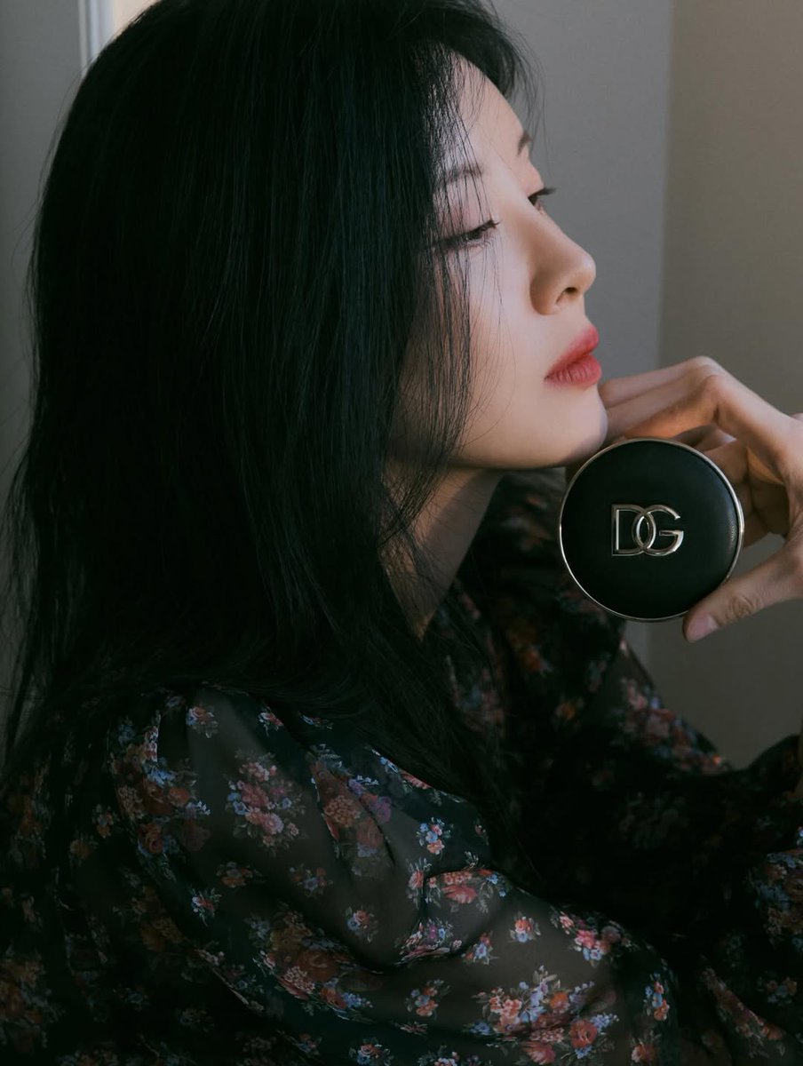 SeohyunData's tweet photo. 📷 #서현 | Seohyun Instagram Update:

Sweetest thing ever🍫

@.DolceGabbana_Beauty
#AD
#DGBeauty
#DGMakeup
#DGTheOne

🎵 Laufey - Valentine https://t.co/yjz1n4be3u