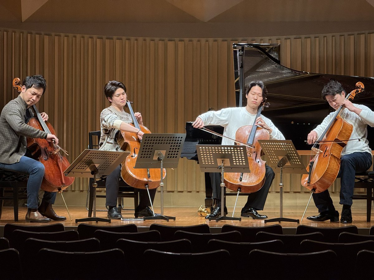 2/13(金)銀座ぶらっとプレミアム #215
中木健二　“ロマンティックが止まらない8”
チケットは完売御礼です！意外と盛りだくさんのプログラムになりスピーディーにゲネプロ中！