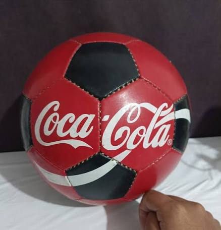 Yo tuve este, el de Corea y Japón 2002. Dios mío, que recuerdos. Actualmente, ya no tengo ese balón conmigo.