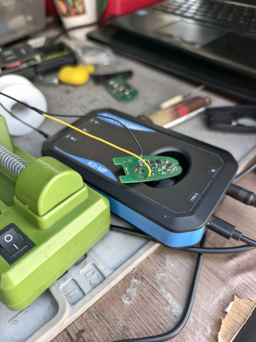 Add 2023 audi rs6 MLB Key with Keydiy KD-MP and KD-X4
read original key data with KD-MP.
Learn key with KD-X4
It comes with SFD. unlock SFD before learning key in car.
obdii365.com/wholesale/keyd…