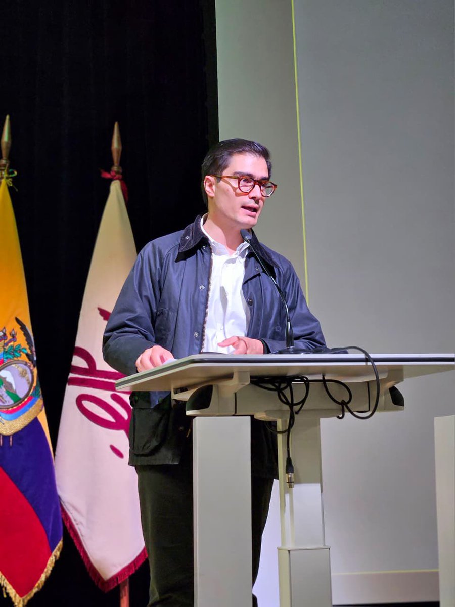 Arcsa_Ec's tweet photo. Durante la jornada, inauguró el foro “Ciencia, seguridad y perspectivas regulatorias”, junto a expertos internacionales, y presentó las acciones de #Arcsa para impulsar una transición responsable en el uso de colorantes y garantizar alimentos seguros en el #Ecuador. https://t.co/B7sprUIQ1J