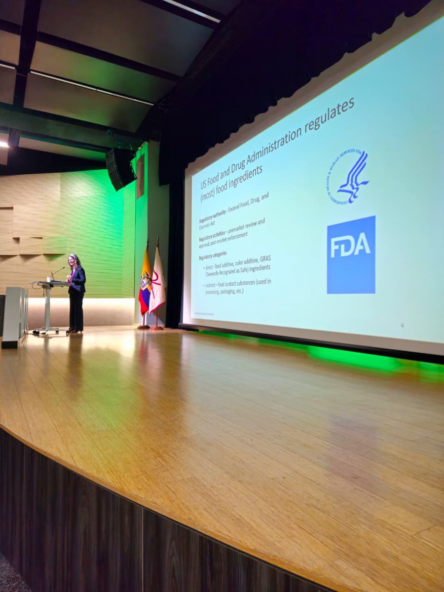 Arcsa_Ec's tweet photo. Durante la jornada, inauguró el foro “Ciencia, seguridad y perspectivas regulatorias”, junto a expertos internacionales, y presentó las acciones de #Arcsa para impulsar una transición responsable en el uso de colorantes y garantizar alimentos seguros en el #Ecuador. https://t.co/B7sprUIQ1J
