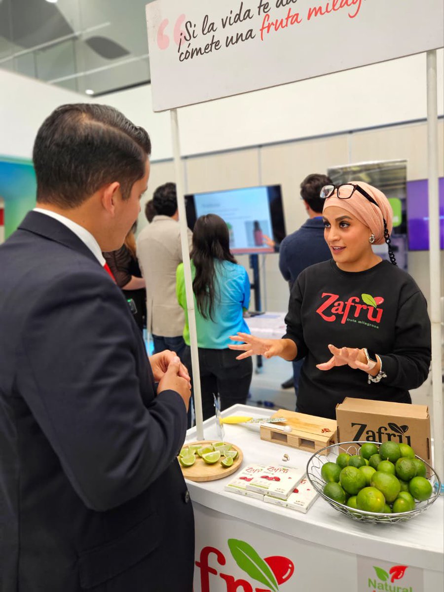 Arcsa_Ec's tweet photo. La agenda concluyó con un recorrido por la feria de productos innovadores desarrollados por estudiantes de Alimentos de la UDLA, donde ratificó su compromiso de impulsar estos emprendimientos con orientación técnica y normativa adecuada.

#ElNuevoEcuador 🇪🇨 https://t.co/PBOTHWRH0e