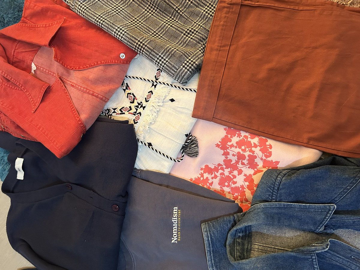 mulaiambis21's tweet photo. haii..aku mau preloved baju-baju aku lagi!! pemakaian paling banyak 3-5x yah!! bisa request oren juga;) #zonauang #preloved https://t.co/JLbE8auhxR