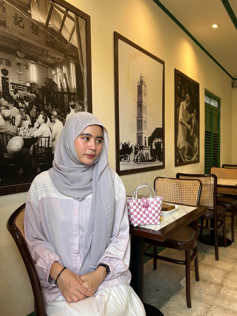 nurulfdsyh's tweet photo. Teman-teman yang lagi nyari blush on, apalagi buat eid fitri 2026 nanti, bisa banget cobain cream blush ini.
Aku pake dari 2024, varian summer peach. Warna nya perpaduan orange dan pink yg lembut gitu 🥰
https://t.co/pInybJhdxD
#blushon #creamblush #eidfitrimakeup #lebaran2026 https://t.co/I2a6W877bK