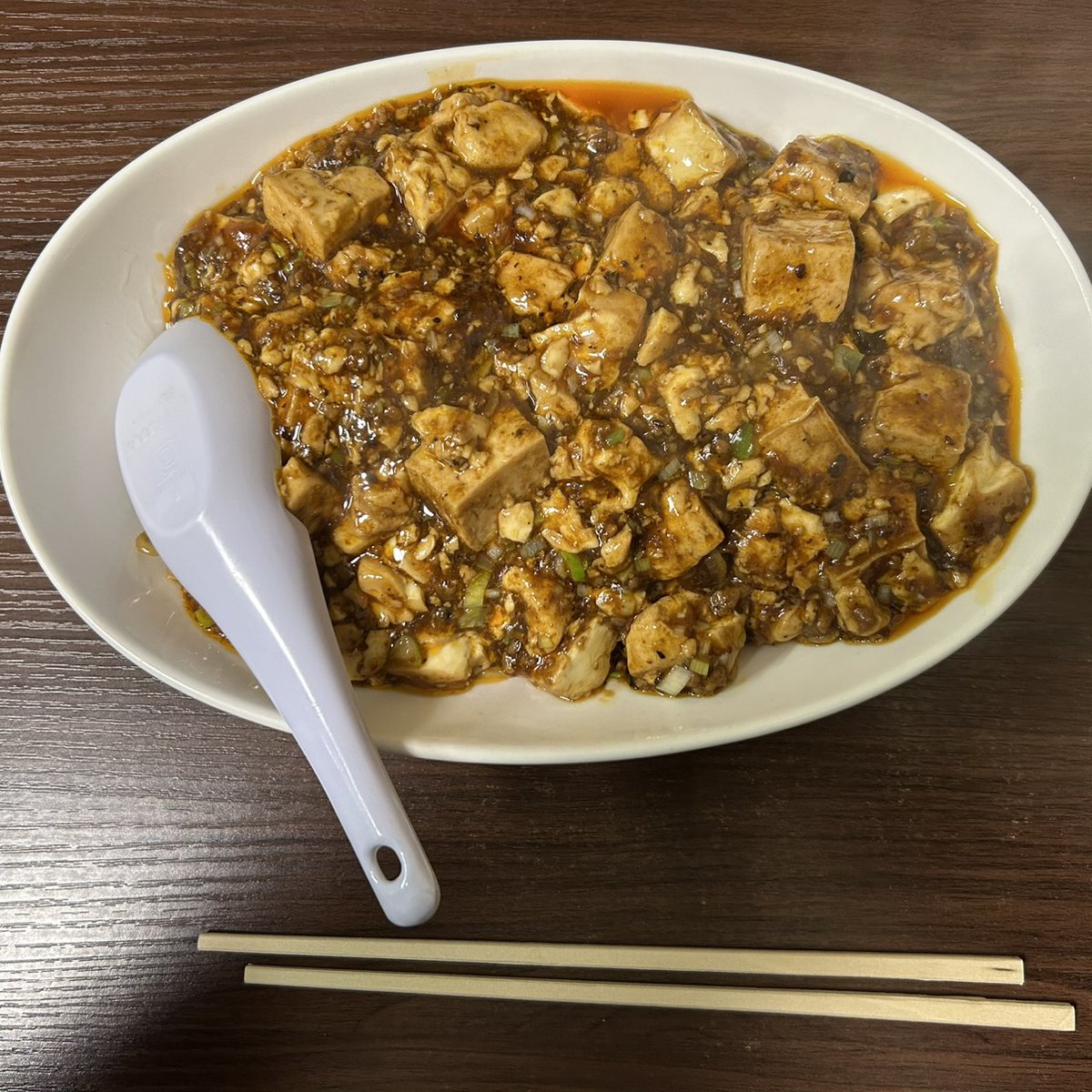 初日は駅前の「中華一（はじめ）」さんで程よい辛さのマーボー麺を、二日目は海を望む「さんずろ家」さんで冬の三陸海岸を眺めながら磯ラーメンを味わいました。町の温かさと海の恵み、どちらも楽しめるのが大槌の魅力です。