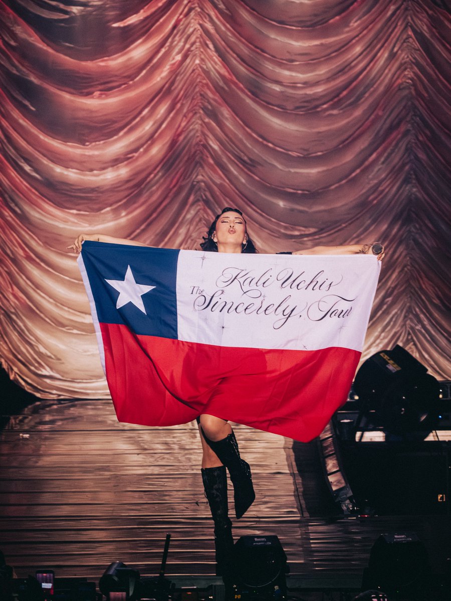 <a href="/KALIUCHIS/">KALI UCHIS</a>, Chile te ama 💌

📸 Andie Borie