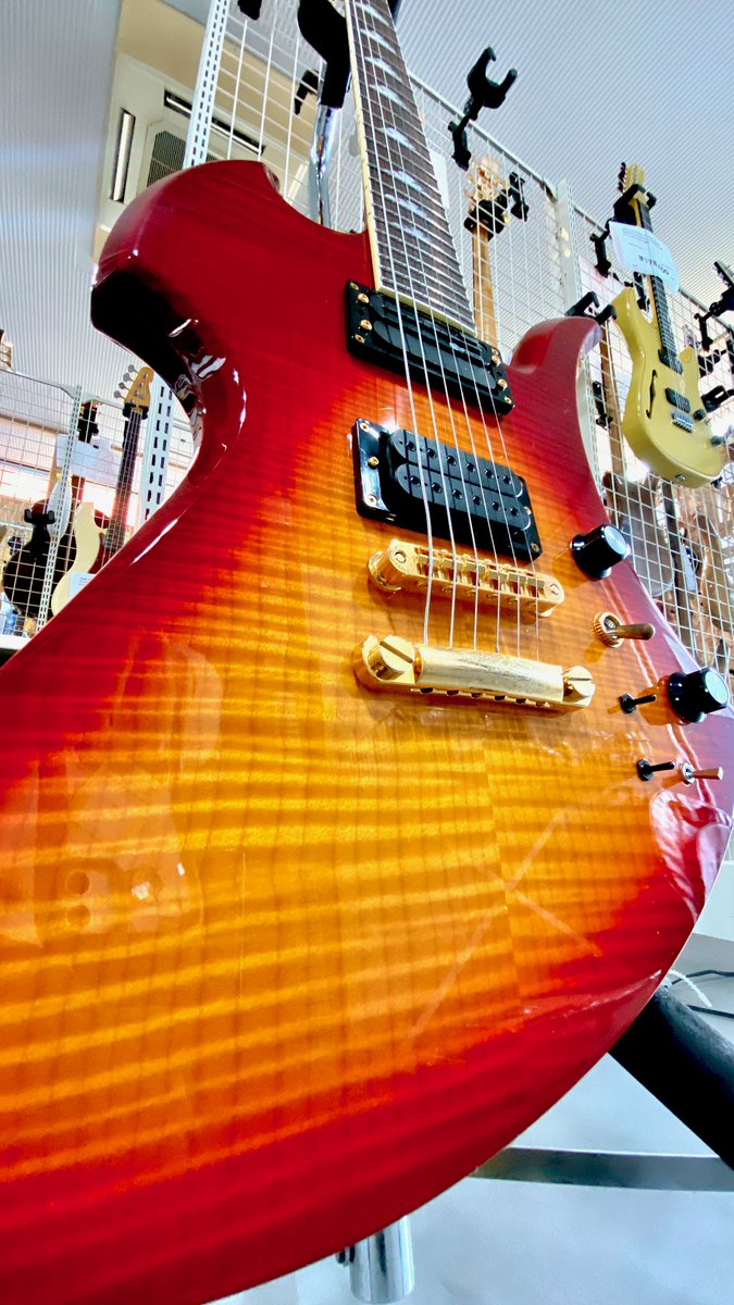 🐧こんにちわ！ 本日も13:15よりOPEN🎉 🎸本日の一本！ BURNY by