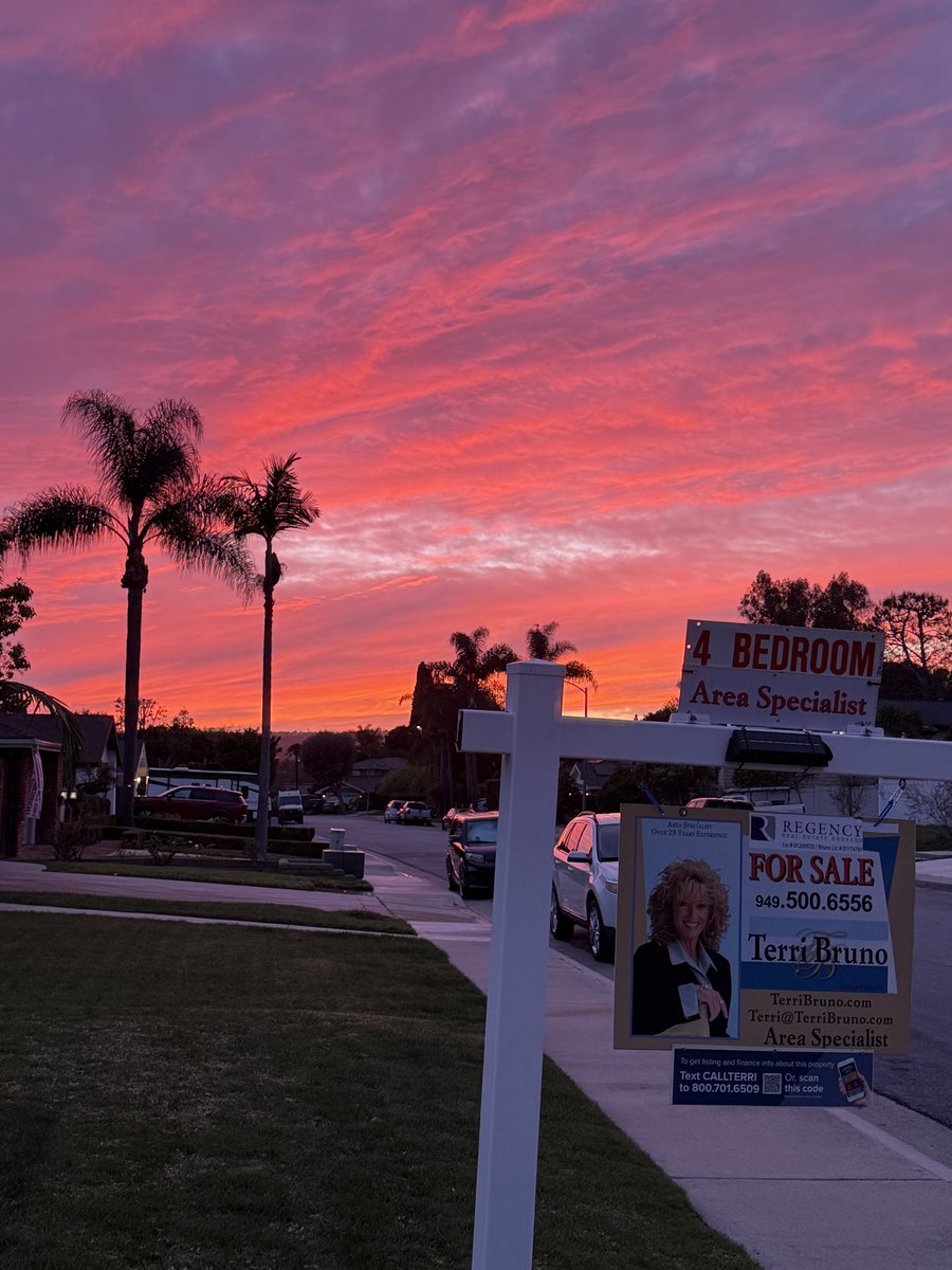 TerriBruno's tweet photo. Tonight’s sky in Laguna Niguel. CA https://t.co/UNK4GBp3Ll