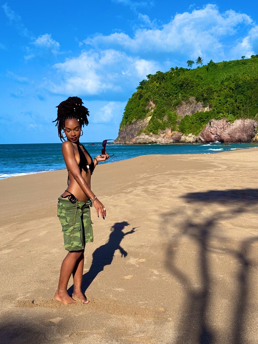 DIS MOI DISPO LES AMOURS 
stream le son arme toi de courage et débarrasse toi de ton boulet 💐