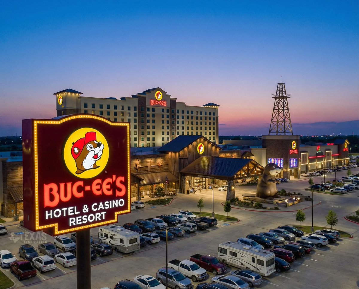 FactsAboutTexas's tweet image. Okay, hear me out y’all… 🤠