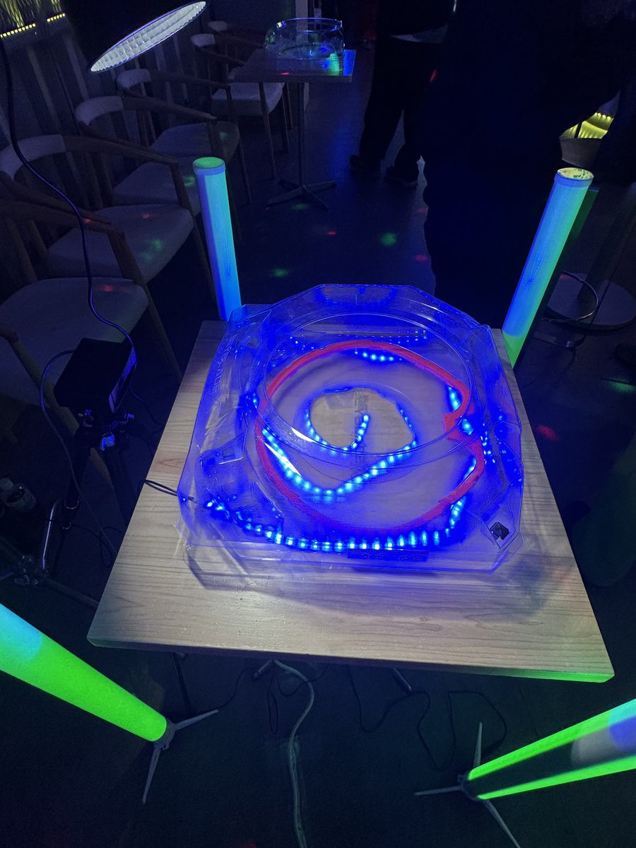 クラブでベイブレード楽しかったな、、、

大人になってオモチャでアツくなれるとは。

色々教えてくれた息子に感謝して進む、荒れたベイブレード。

次回もやってくれ