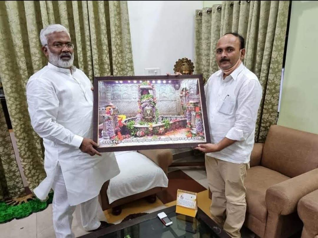 upendra1001's tweet photo. #कुशल संगठनकर्ता,कार्यकर्ताओं के प्रेरणास्रोत मा० जलशक्ति मंत्री,उत्तर प्रदेश सरकार श्री @swatantrabjp जी को जन्मद��न की हार्दिक बधाई एवं शुभकामनाएं।
ईश्वर से प्रार्थना है कि आप दीर्घायु हों और सदैव स्वस्थ व प्रसन्न रहें। https://t.co/SNy6msTuv0