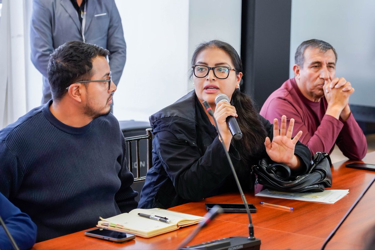Educacion_Ec's tweet photo. HOY | El MINEDEC participó en la mesa técnica sobre el proceso de contratación de bares escolares en la Comisión de @EducacionAN de la @AsambleaEcuador. 

Durante la sesión, se explicó que la adjudicación de bares escolares se realiza mediante convocatoria pública, garantizando transparencia y libre participación de oferentes que cumplan requisitos sanitarios y técnicos. Las propuestas son evaluadas bajo un sistema de puntaje técnico y económico, que valora la experiencia en servicios de alimentación, capacitación. 🤝

#ElNuevoEcuador