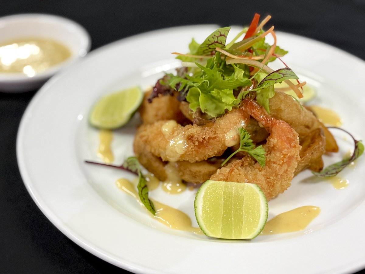 UbudWana's tweet photo. Golden Crispy Breaded Prawn with a fresh squeeze of lime 🍤🍋
Crispy outside, juicy inside perfect in every bite.
#ubudwanaresort #wanarasarestaurant #ubud #bali https://t.co/9qmIvMAAzt