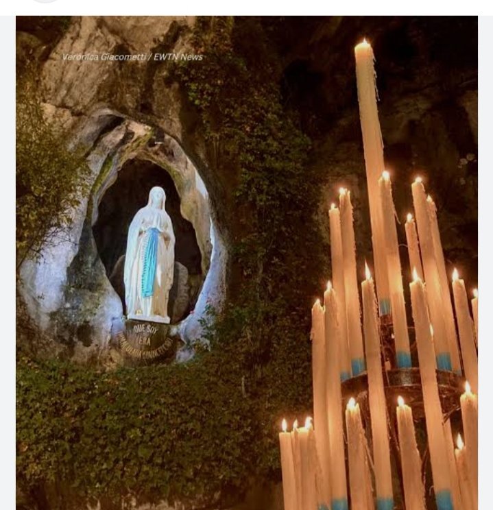 NewsDayMundo's tweet image. Francia se iluminó con la fiesta de Nuestra Señora de Lourdes 🙏✨ Miles de corazones unidos en el Santuario de @lourdes_france pidiendo salud y esperanza en la Jornada Mundial del Enfermo. ¡Virgen de Lourdes, ruega por nosotros! 🇫🇷🕯️ #Lourdes #VirgenDeLourdes #Fe