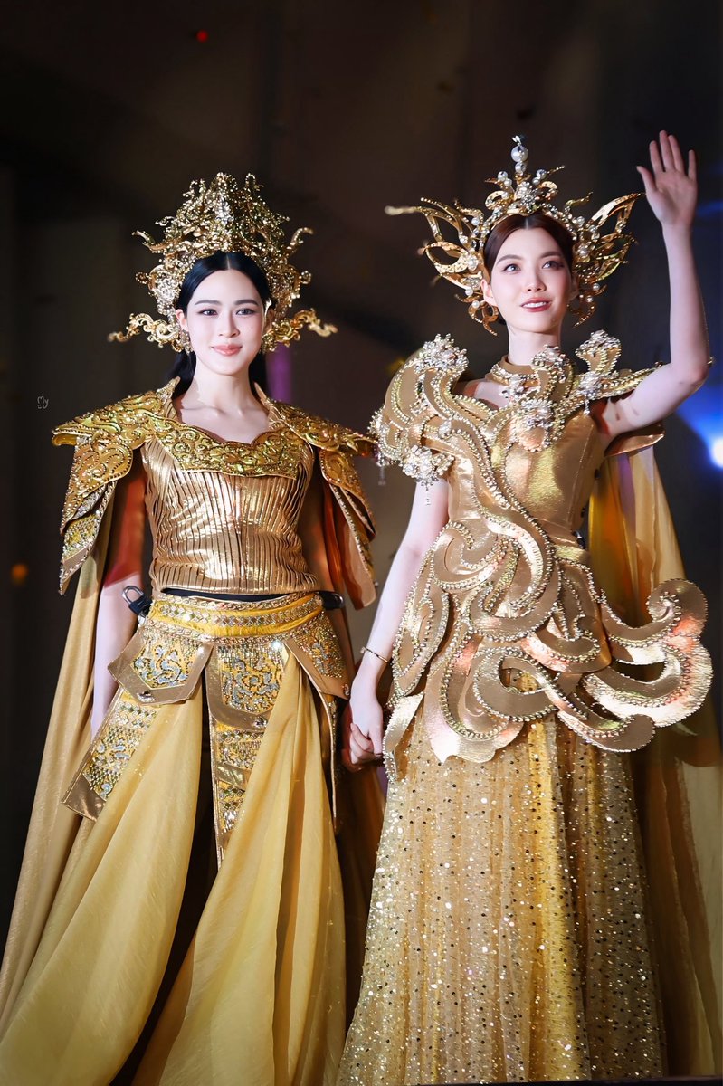 ☺️😊 

LINGORM EMDISTRICT CNY2026 
#EMDISTRICTCNY2026xLingOrm
#Linglingkwong #หลิงหลิงคอง