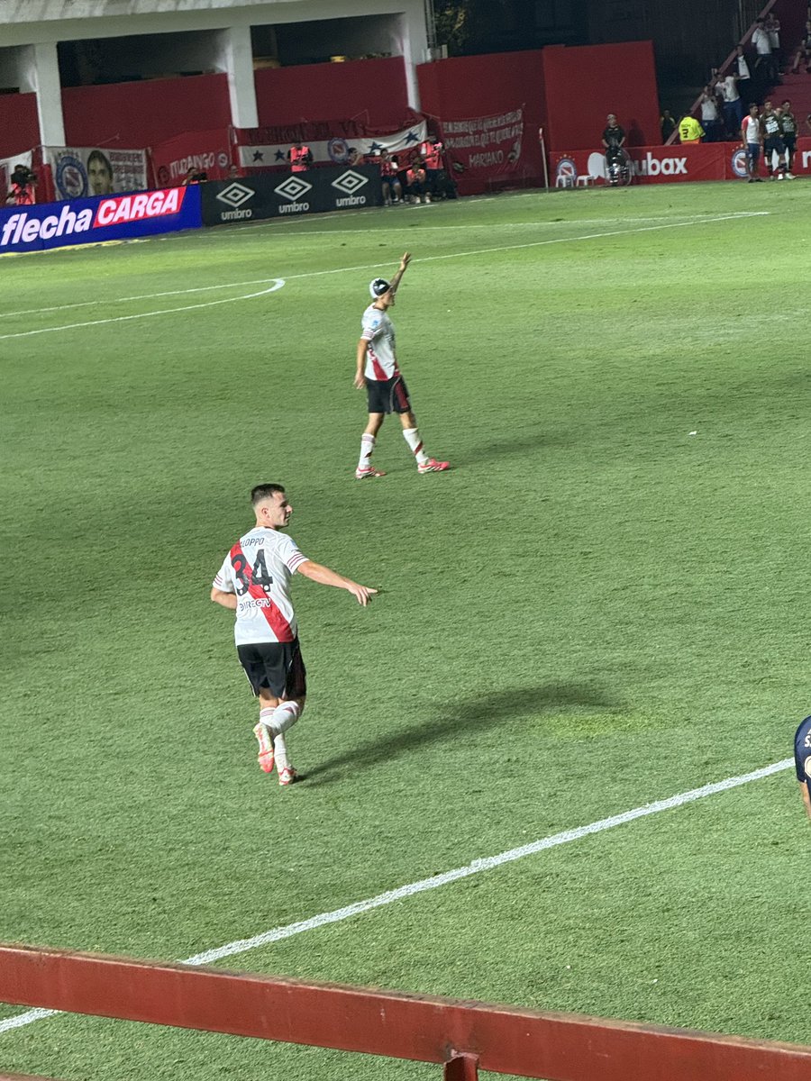 ilanhanono3's tweet photo. Probablemente el peor jugador que vi adentro de una cancha, el 5 de River https://t.co/BwYp9i8Tnm