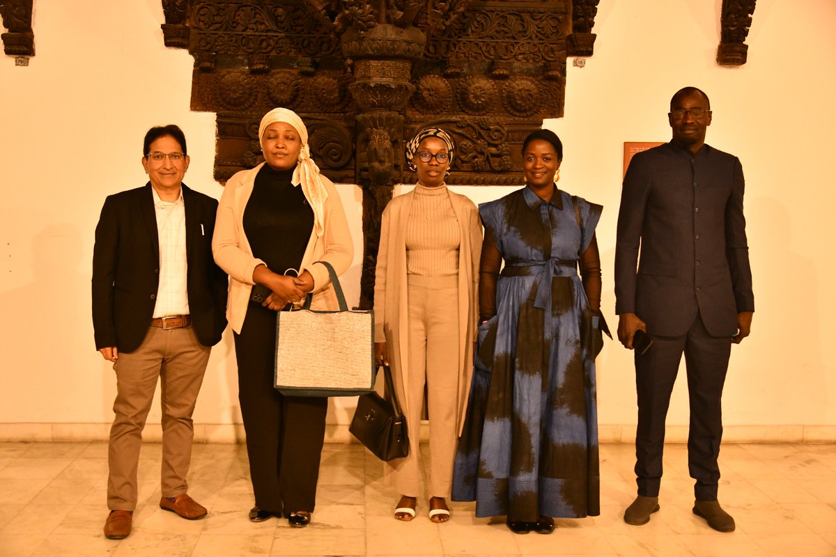 MinCult_Tourism's tweet photo. Senegal at the 39th edition of the #Surajkund International Crafts Mela 2026 underway in India (31 jan-15 Feb). #MCAT delegation is composed of the GM of @APDA_SN, the Director of handicrafts, the Admin of the National Orchestra, #UNCM president, craftspeople &amp; cultural actors. https://t.co/NoHmy8uelu