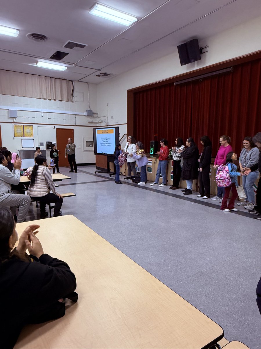 MeadowHomesElem's tweet photo. We are celebrating English proficiency tonight with our families of students who have reclassified! @MtDiabloUSD https://t.co/z8bIGBIyQZ