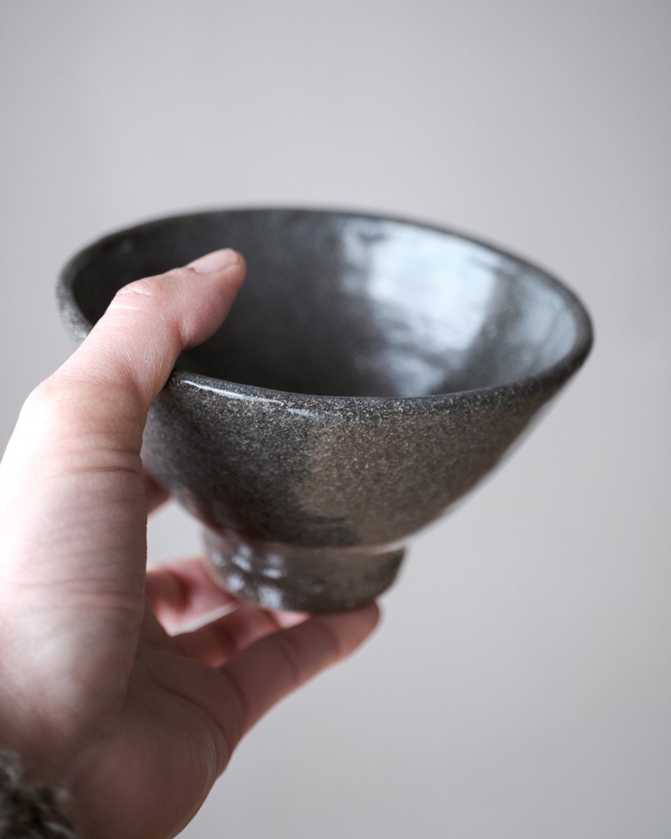 knulpAA's tweet photo. 後藤竜太作陶展
2026.2.7 (sat) - 2.15 (sun) closed 2/11
11:00 - 18:00 （Last day 16:00）

新作 黄土掛シリーズ
長石の白と藁灰の白濁した釉をじっくりと見入ってしまいます。どんなうつわに育つか楽しみです

益子生まれ
人間国宝 故島岡達三氏に師事

https://t.co/7pYLKuK1UF https://t.co/ZEQFQo1dao