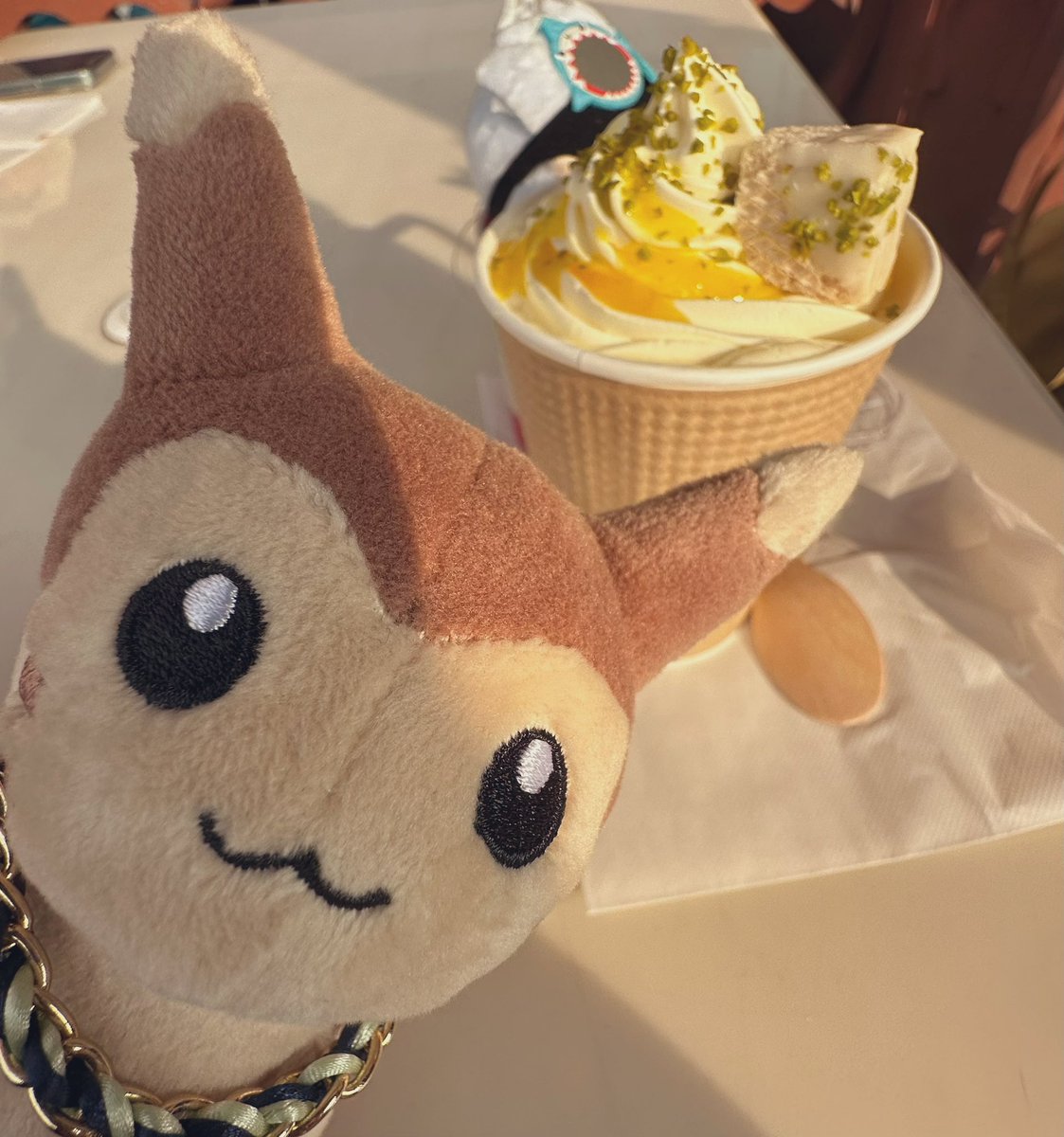 美味しそうなフードやドリンクだよ……ｵｫ~ﾀﾁが前に来ちゃうのね〜😂😂

なお、ミートパイはめちゃ好みのお味でした🤤