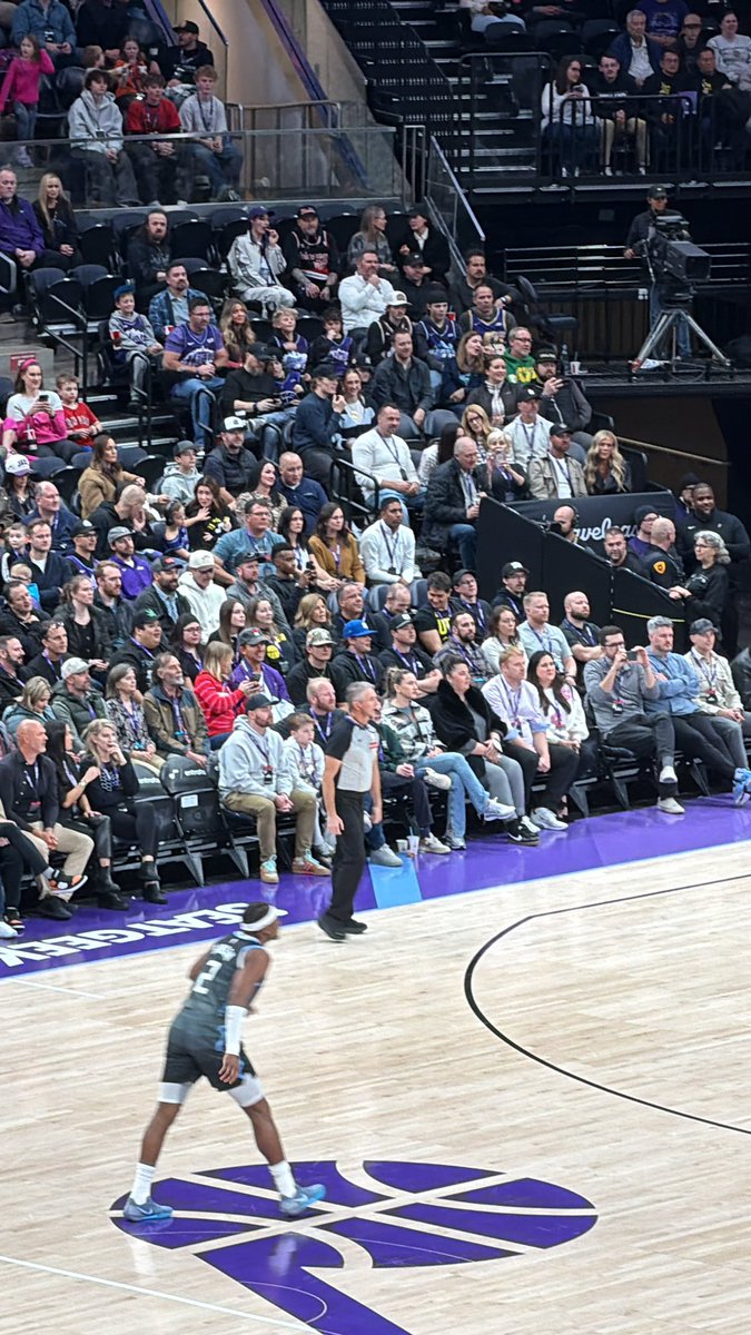 bigjimmerenergy's tweet photo. All my homies hate Scott Foster #nba #utahjazz #tanking https://t.co/eQI4WcHZBy