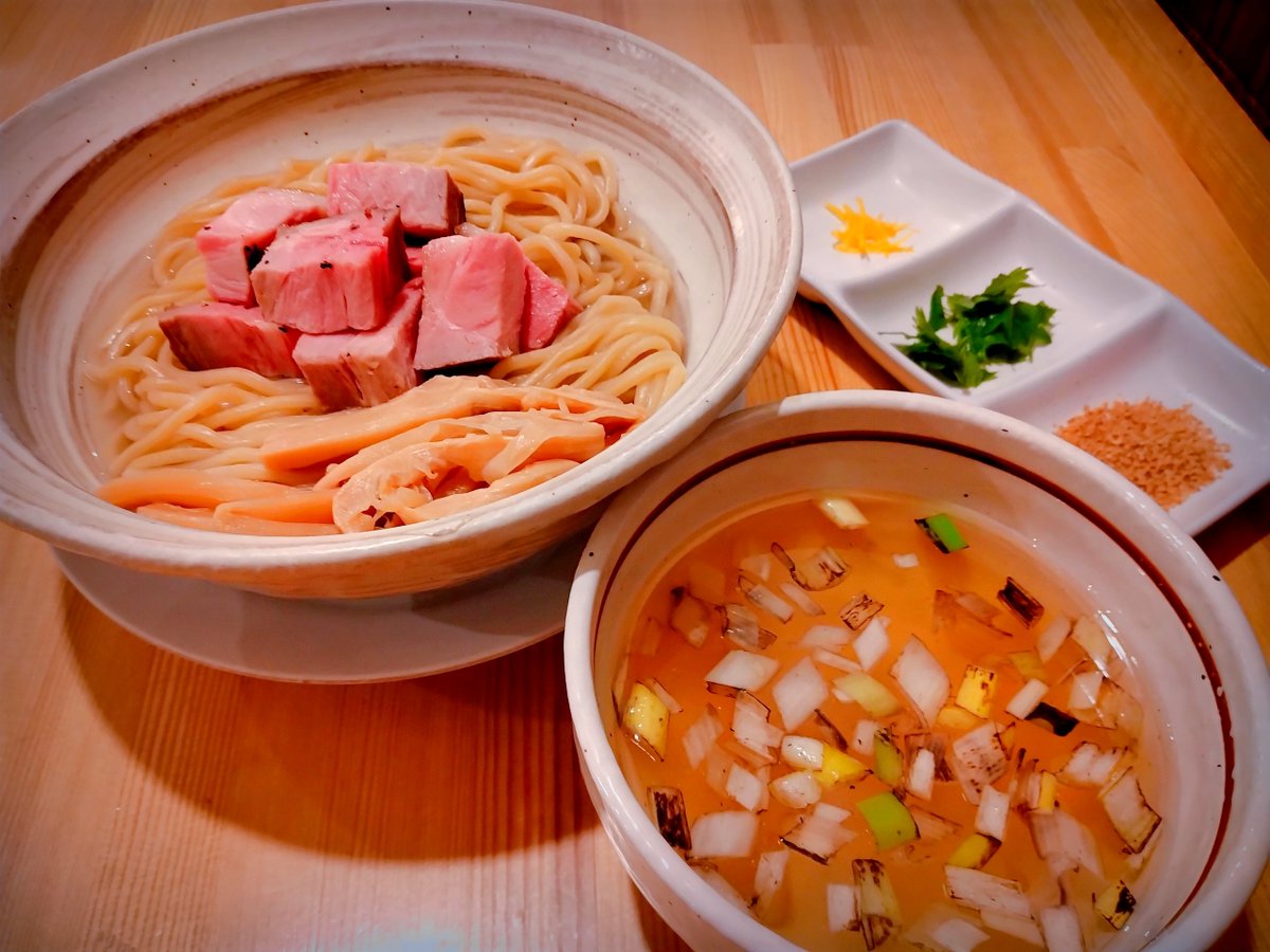 いつもご来店ありがとうございます😊

少しずつ暖かくなってきたので、
そろそろ あつあつ つけ麺のを最終時期にしようかと考えております。

食べ逃がしのないよう、お求めのお客様はお早めに!!

本日もお待ちしております。🙇🏻‍♂️