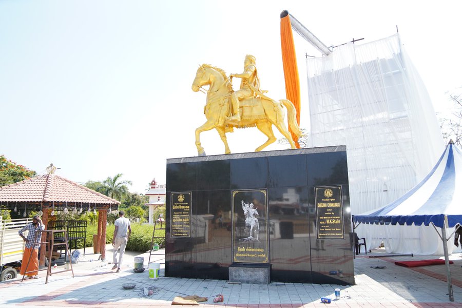 ஓடாநிலையில் அமைந்துள்ள சுதந்திரப் போராட்ட வீரர் தீரன் சின்னமலை அரங்க வளாகத்தில் அமைக்கப்பட்டுவரும் மாவீரன் #தீரன்_சின்னமலைகவுண்டர் அவர்களின் திருவுருவச்சிலை இன்று தமிழ்நாடு முதலமைச்சரால் காணொளி வாயிலாக திறக்கப்படுகிறது!