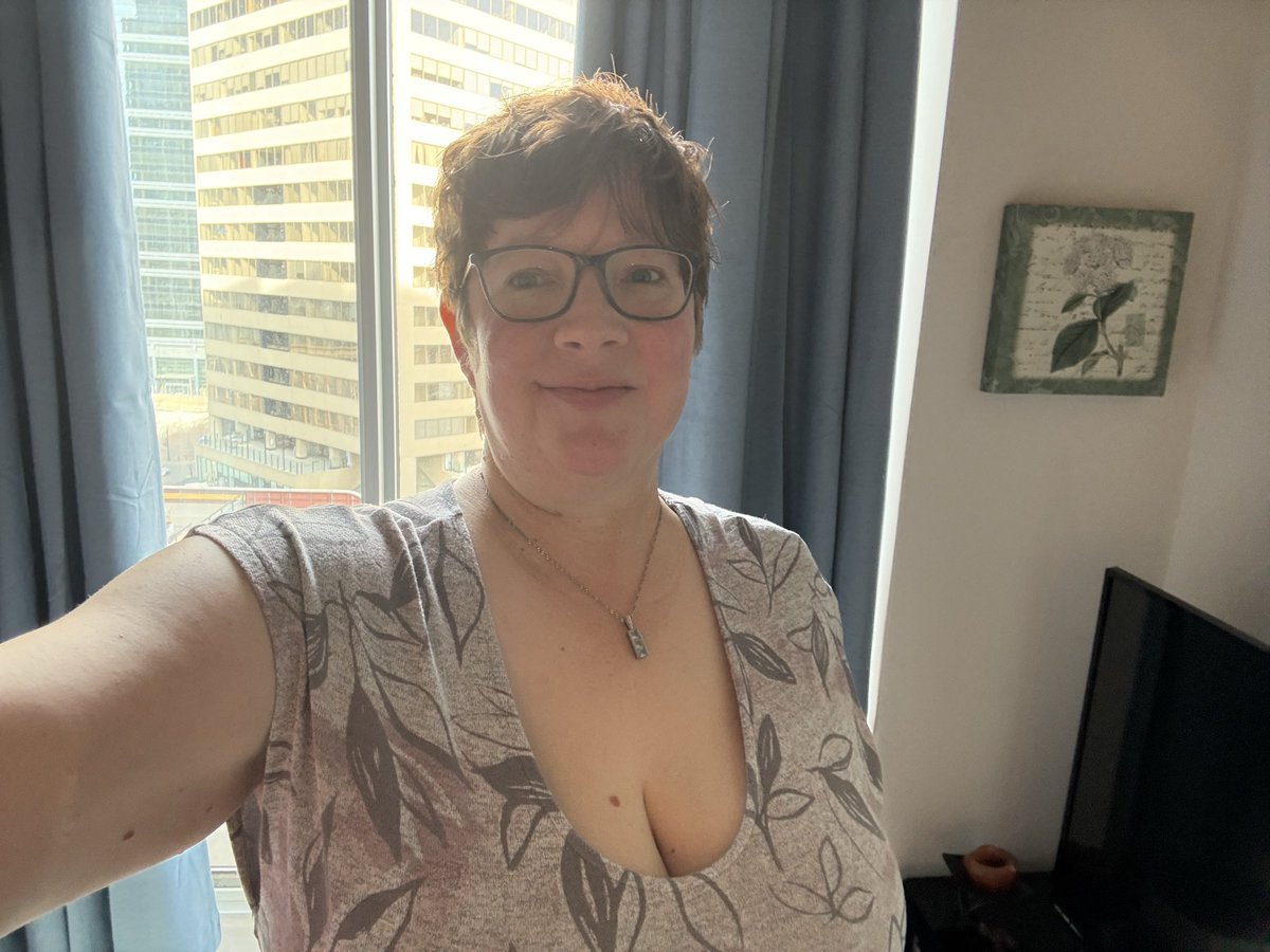 HeatherBYeg's tweet photo. Got my hair cut this morning. #feelingfresh https://t.co/g724uB32Si
