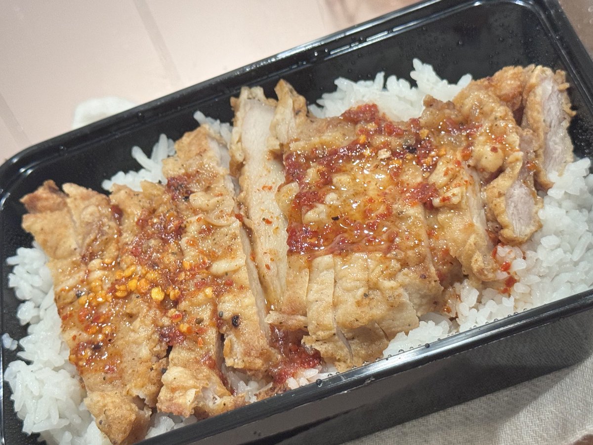 กุ้ดมอเน่งเป้อเป้อออ ตื่นกันรึยางงง วันนี้เอ้วเปิดวันด้วยภาพหมุทอด(?)แส้บ ๆ สั่งไว้ตั้งแต่เมื่อคืนแต่เผลอหลับ เลยทบยอดมากินเป็นข้าวเช้าคับ 😔💦