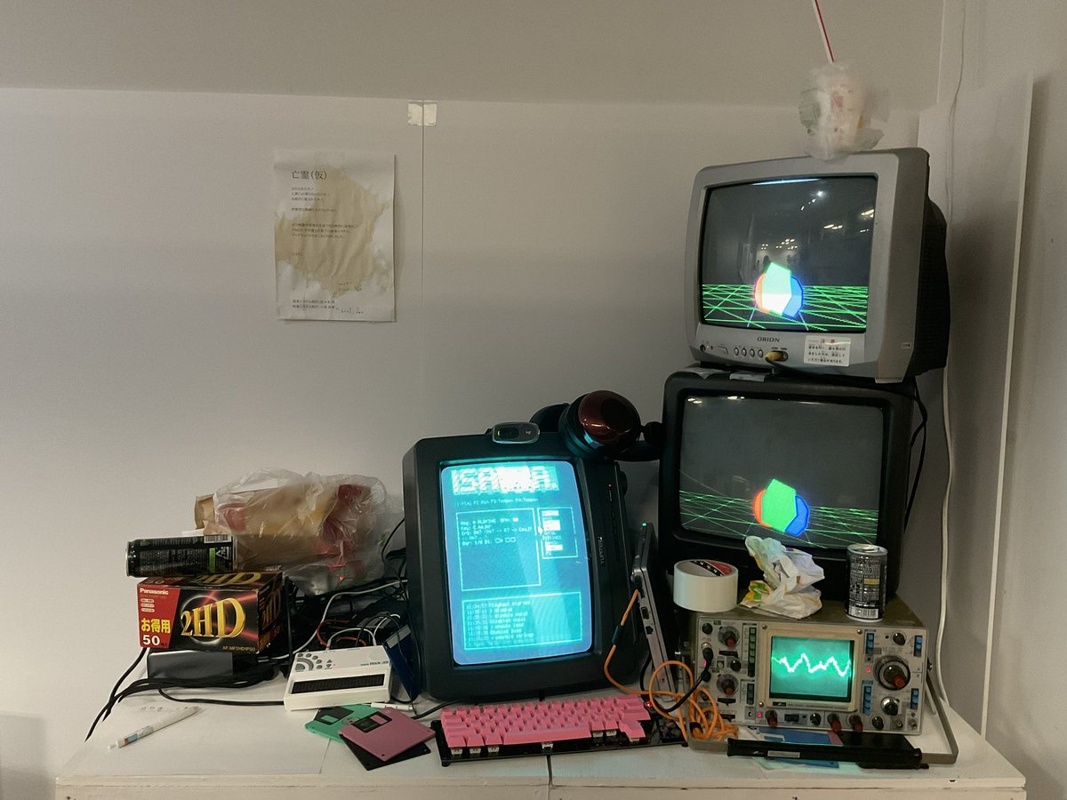 卒展、展示してます