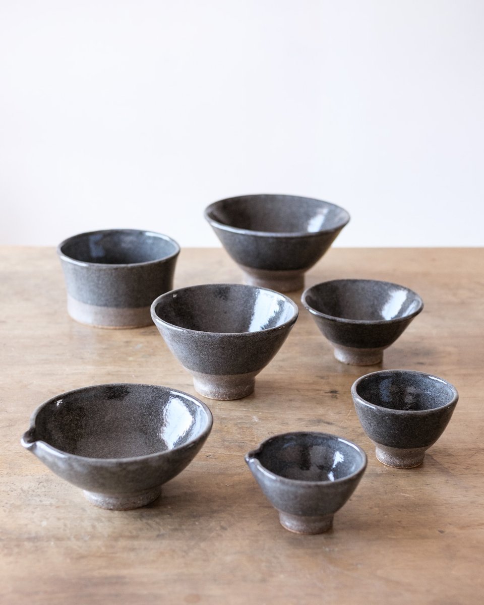 knulpAA's tweet photo. 後藤竜太作陶展
2026.2.7 (sat) - 2.15 (sun) closed 2/11
11:00 - 18:00 （Last day 16:00）

新作 黄土掛シリーズ
長石の白と藁灰の白濁した釉をじっくりと見入ってしまいます。どんなうつわに育つか楽しみです

益子生まれ
人間国宝 故島岡達三氏に師事

https://t.co/7pYLKuK1UF https://t.co/ZEQFQo1dao