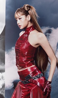 viraltakes's tweet photo. Lisa stuns for BLACKPINK's DEADLINE. https://t.co/eKUP3FGFNp